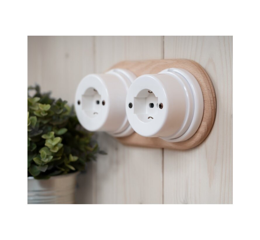 Porcelain universal socket | P40 10/16A 2P+T  | White (glossy)