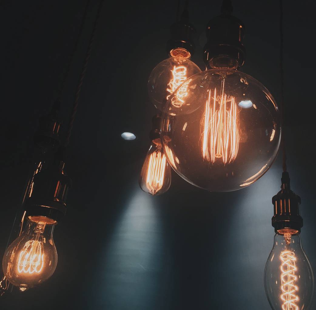 Difference between filament bulbs and LED