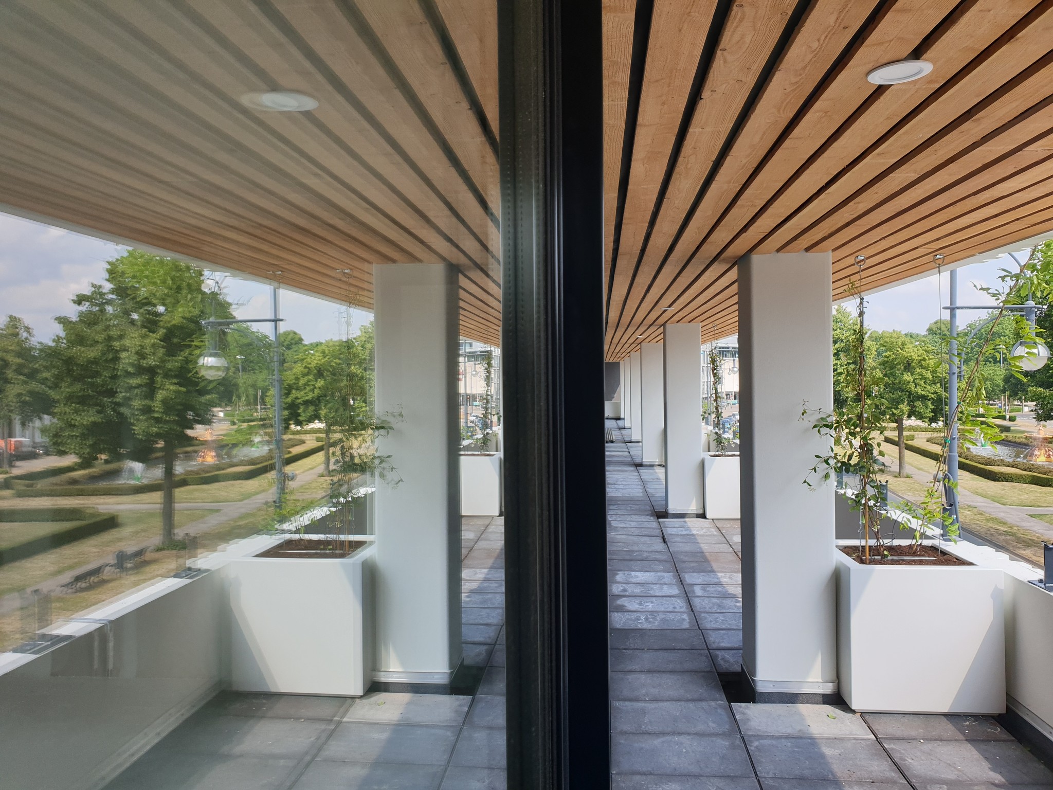 grote witte vierkante plantenbak balkon