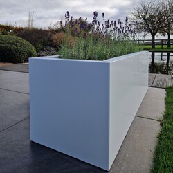 Witte plantenbak op maat van aluminium (RAL 9003 mat)