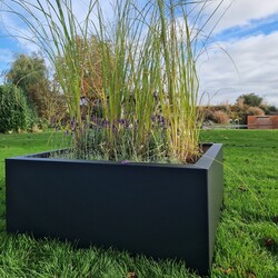 Zwarte plantenbak op maat van aluminium (RAL 9005 mat)