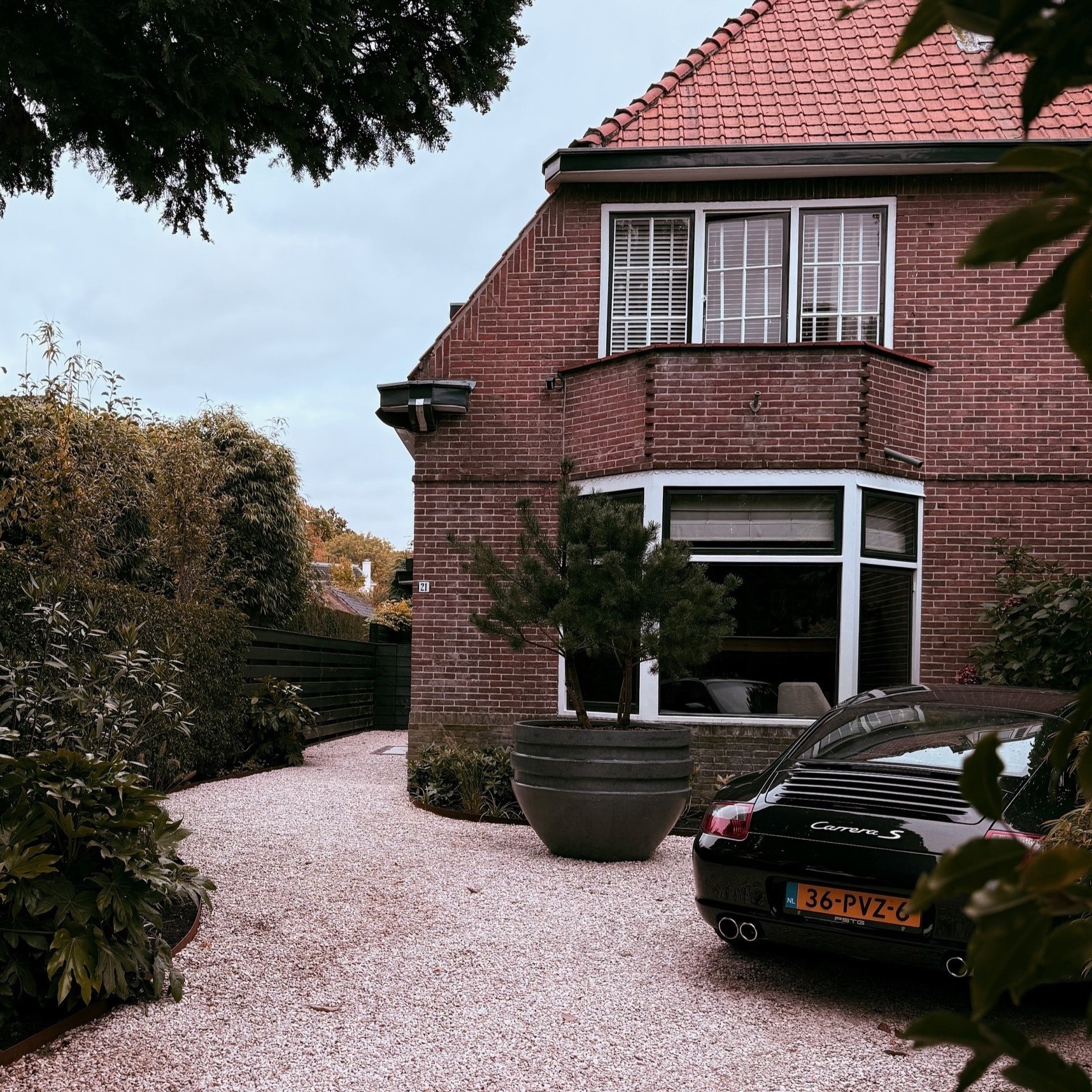 Grote bloempot buiten