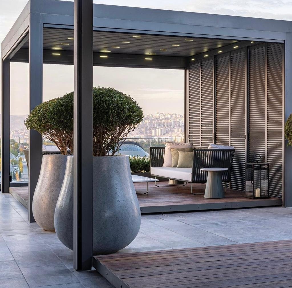 Grote bloempotten buiten