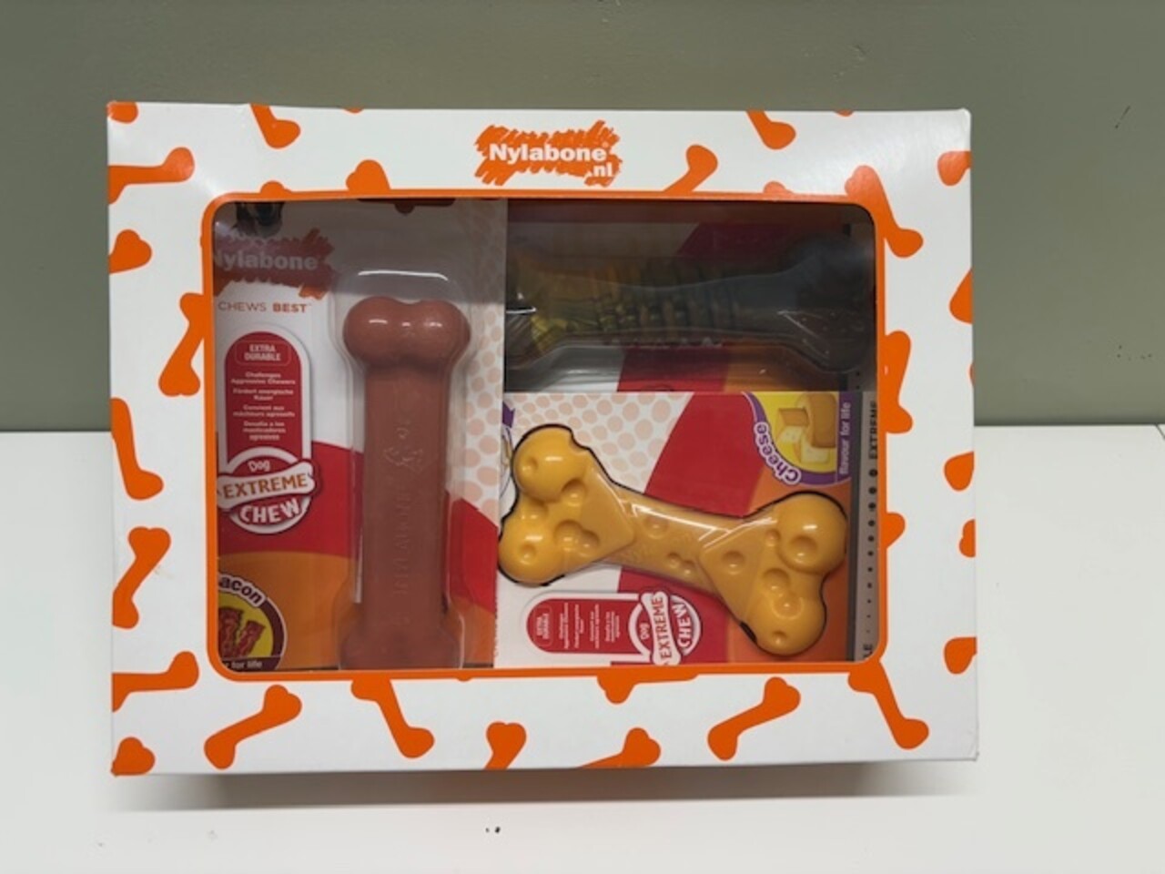 Nylabone Giftbox - Medium Nylabone Giftbox - Medium