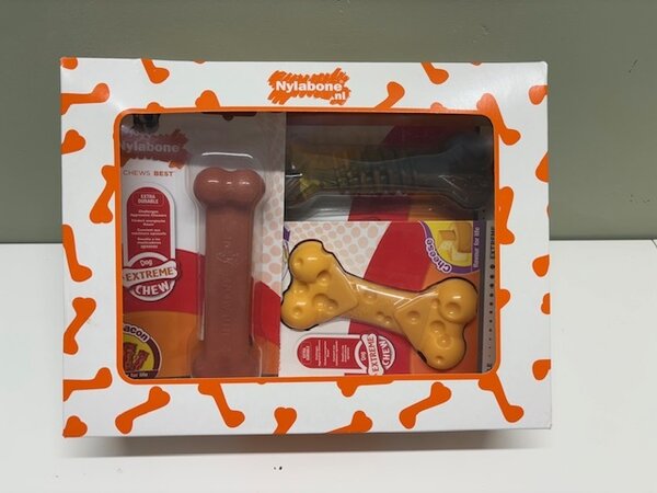Nylabone Giftbox - Medium Nylabone Giftbox - Medium