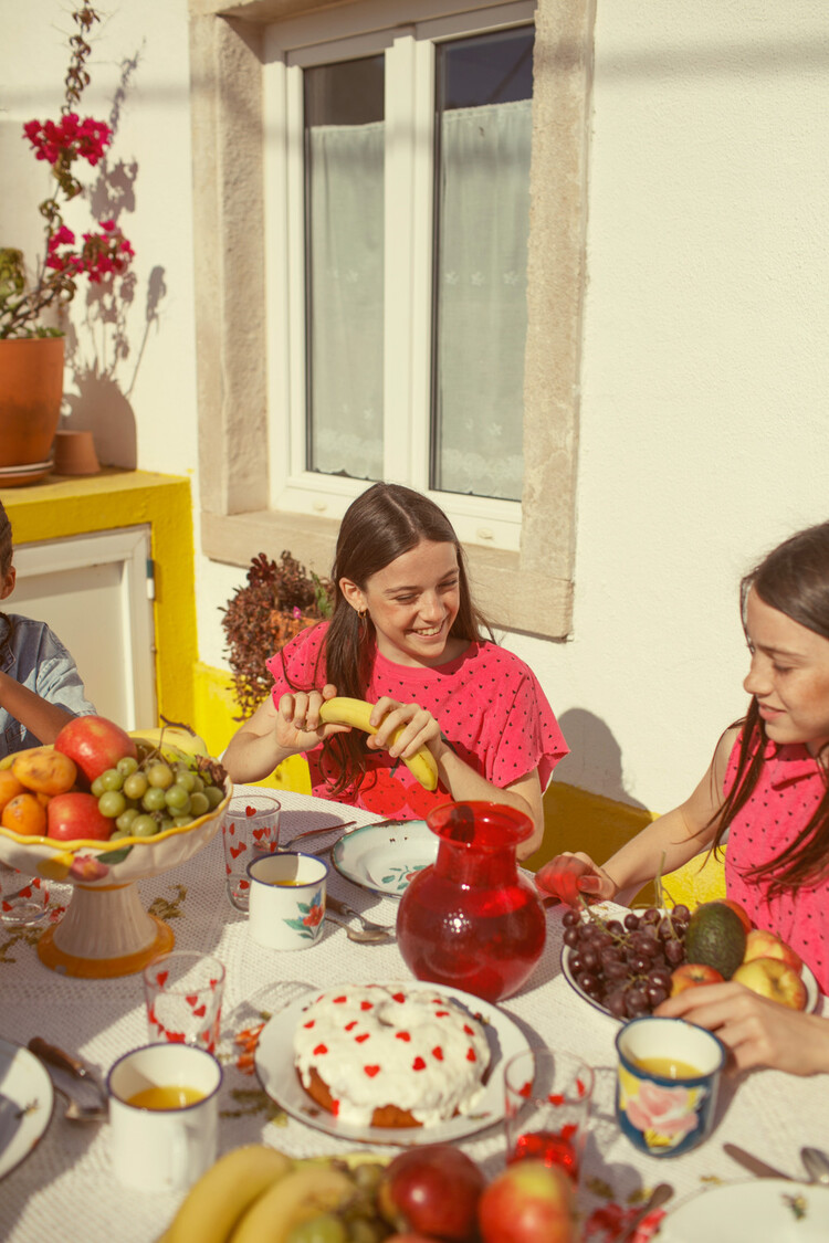 Piupiuchick sleeveless sweatshirt |pink w/ cherry print