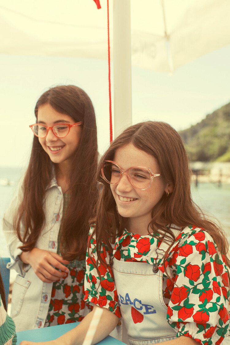 Piupiuchick blouse w/ sailor collar | ecru w/ red roses print