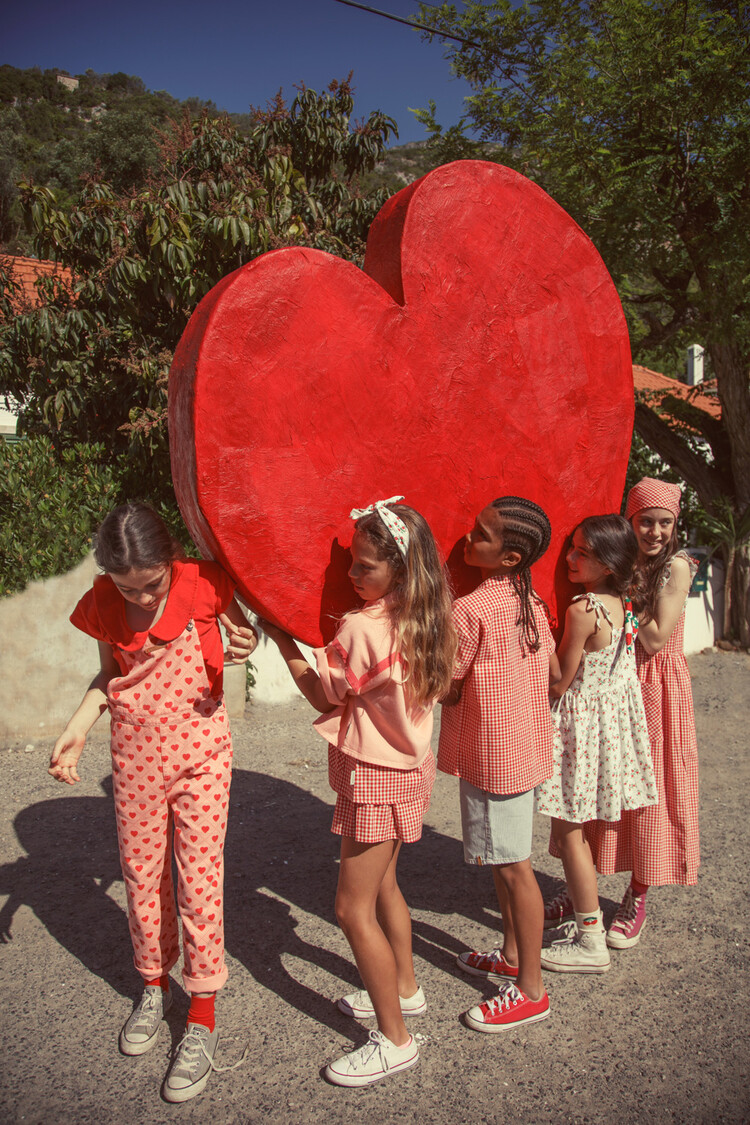 Piupiuchick t'shirt w/ peter pan collar| red w/ "amour" print