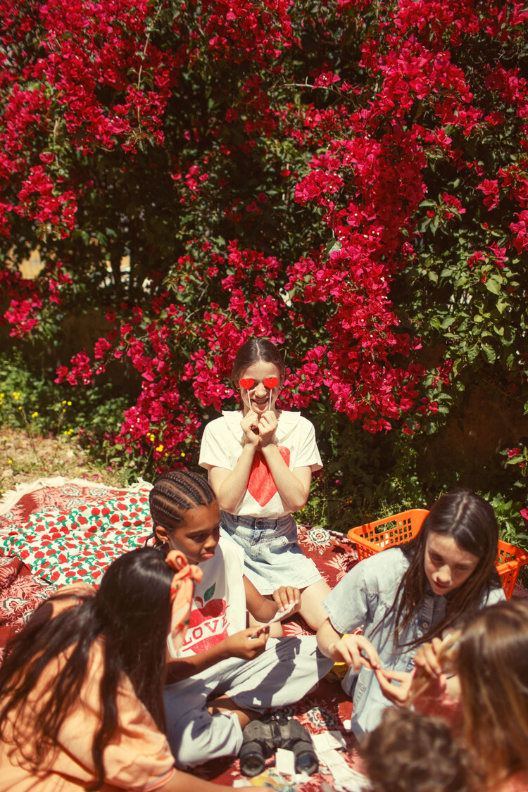 Piupiuchick sleeveless t´shirt | ecru w/ apple print