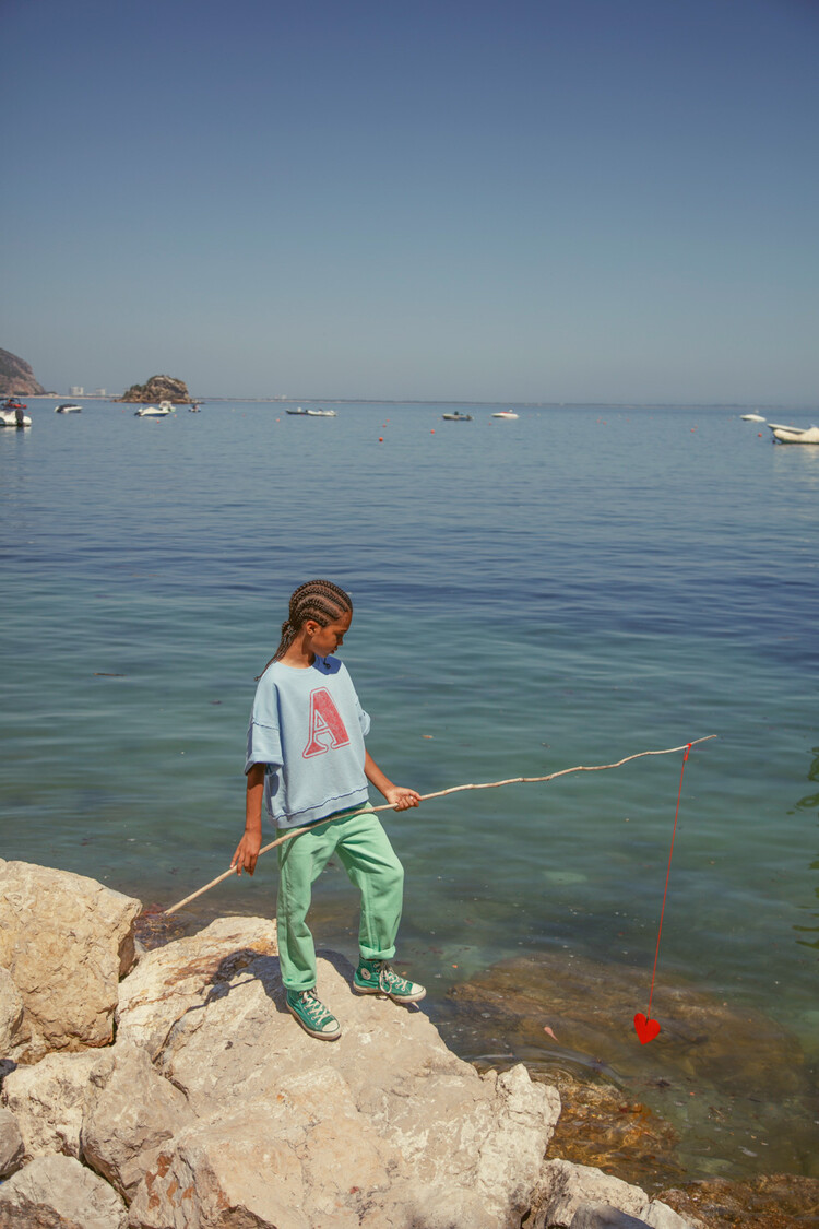 Piupiuchick short sleeve sweatshirt | blue w/ "A" print