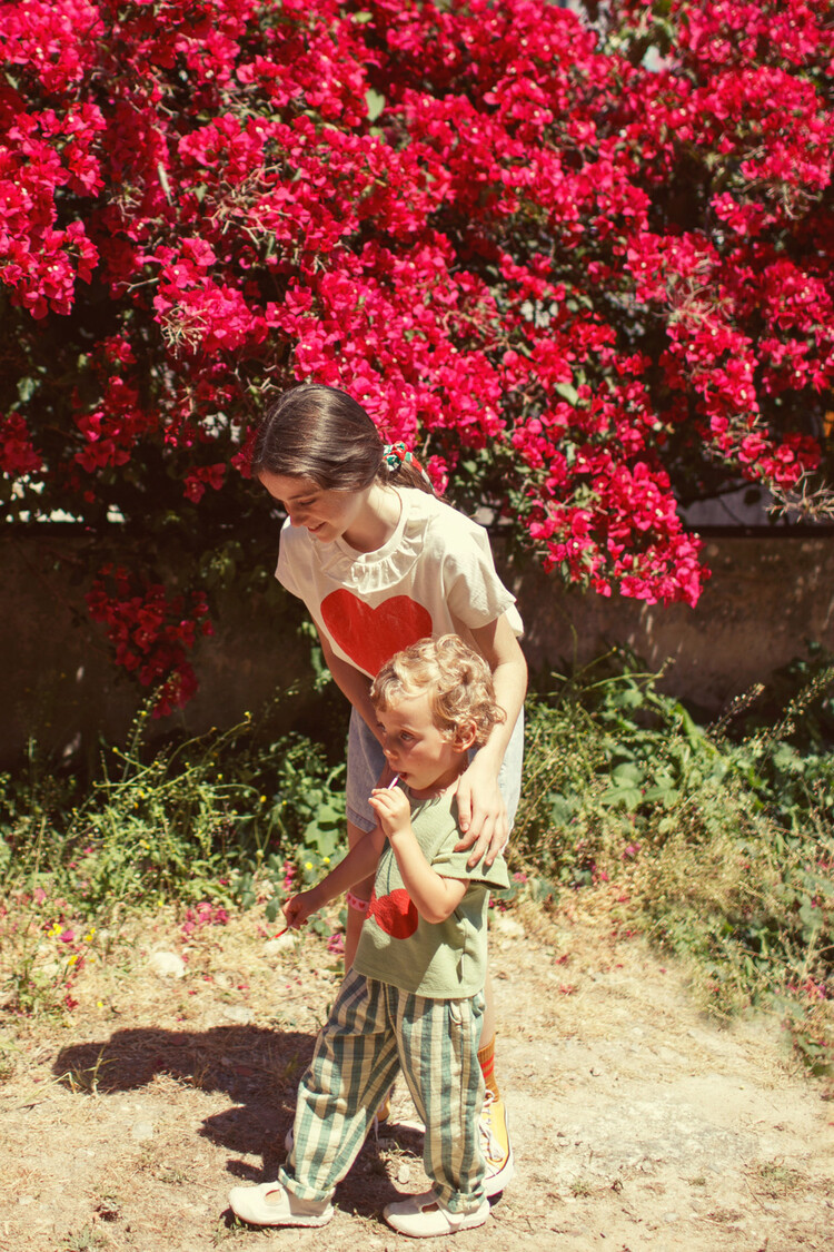 Piupiuchick t'shirt w/ collar| ecru w/ red heart print