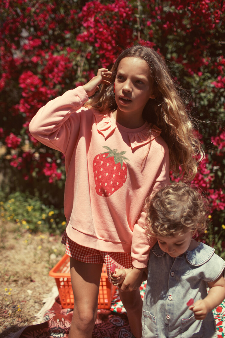 Piupiuchick sweatshirt w/ collar | light pink w/ strawberry print