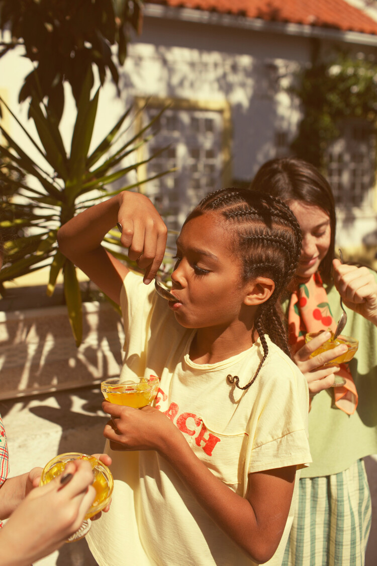 Piupiuchick t'shirt | light yellow w/ "beach bar" print