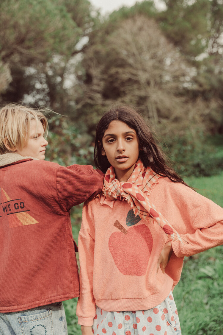 Piupiuchick sweatshirt w/ collar | pink w/ apple print