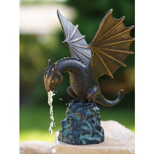 Eliassen Beeld spuitfiguur brons draakje op een rots Eliassen Beeld spuitfiguur brons draakje op een rots