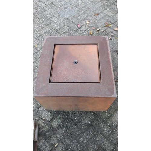 Eliassen Watertafel Cortenstaal Andrew 60x60cm Eliassen Watertafel Cortenstaal Andrew 60x60cm