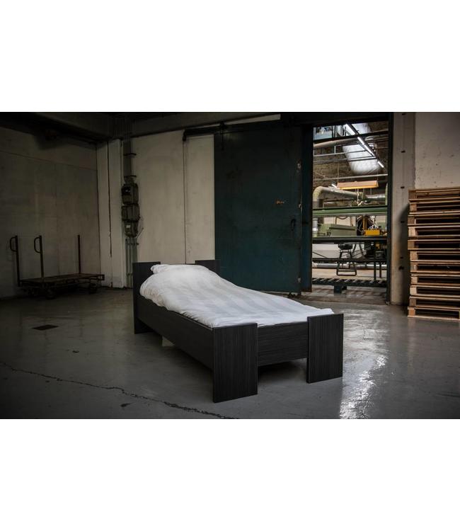 BEUK Bedframe 140X200 cm - Incl Middenbalk - Zwart - Wouw (Nederlands Product)