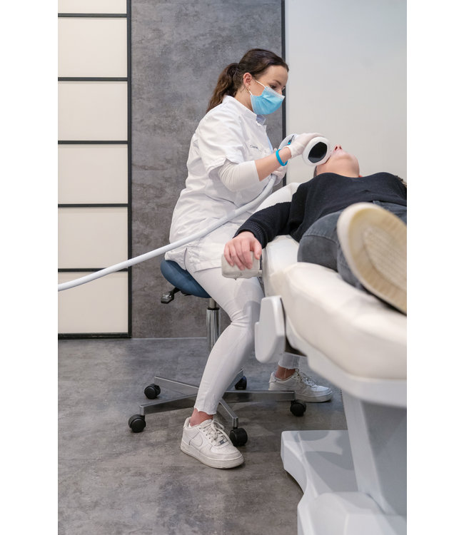 Beta Stoelen Saddle -  Ergonomische Zadelkruk - Blauw- Gepolijst Aluminium Voetplaat - Met Wielen