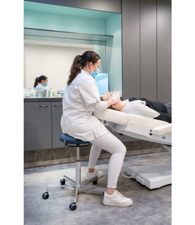 Beta Stoelen Circle -  Ergonomische werkkruk - Zit sta kruk - Blazer Blauw - Wielen - Gepolijst Aluminium Voetplaat