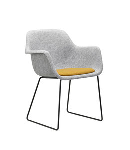 VEPA Felt - PET Stoel Lichtgrijs - Zwart Frame - 100% recycle plastic en staal - Zitting Geel | Oranje (Nederlands Product)