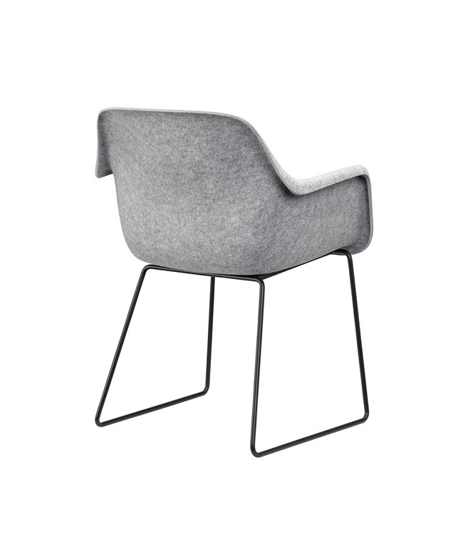 VEPA Felt - PET Stoel Lichtgrijs - Zwart Frame - 100% recycle plastic en staal - Zitting Zwart (Nederlands Product - BUUR Collectie)