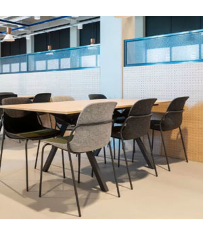 VEPA Felt Fine - PET Stoel Antraciet - Zwart Frame - 100% recycle plastic en staal - Zitting Grijs - Met Armleggers (Nederlands Product - BUUR Collectie)