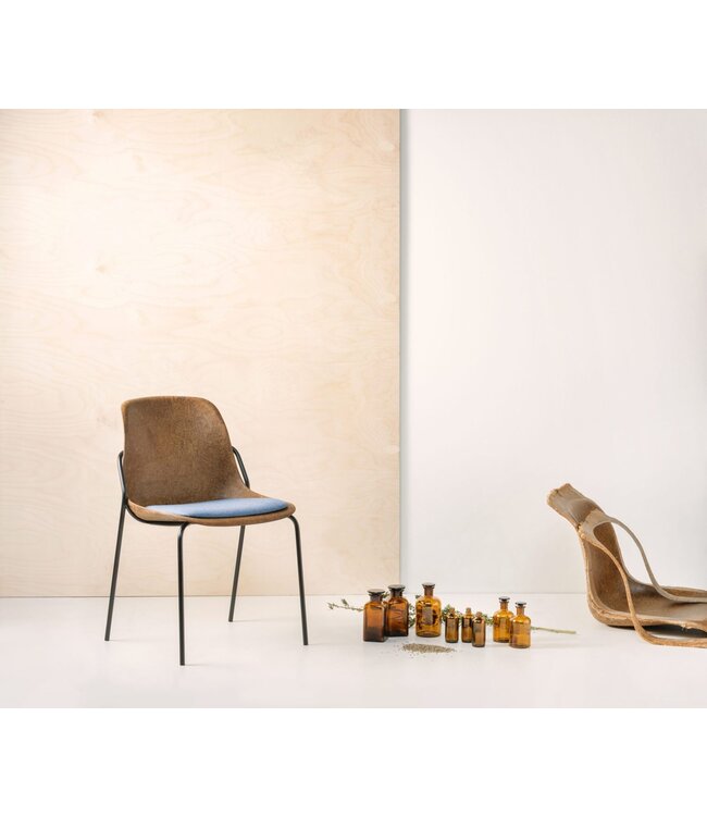 VEPA Hemp Fine - Hennep Stoel - Zwart Frame - 100% recycle biomateriaal en staal - Zitting Grijs (Nederlands Product - BUUR Collectie)