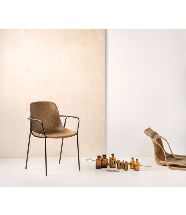 VEPA Hemp Fine - Hennep Stoel - Zwart Frame - 100% recycle biomateriaal en staal - Met Armleggers (Nederlands Product - BUUR Collectie)