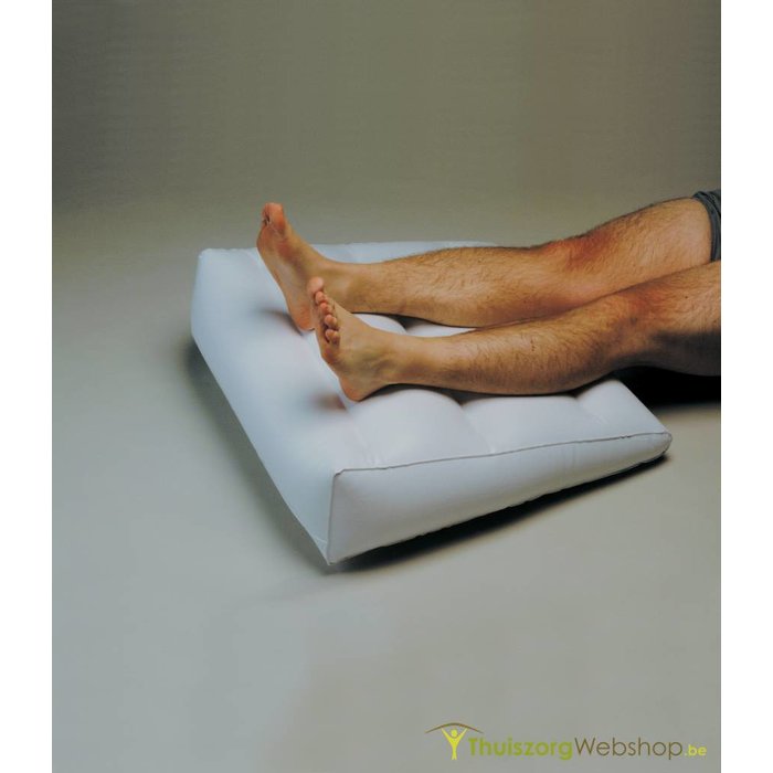Inflatable wedge pillow for bed incl. pump