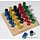 Tableau à crayons avec chevilles en bois de différentes longueurs