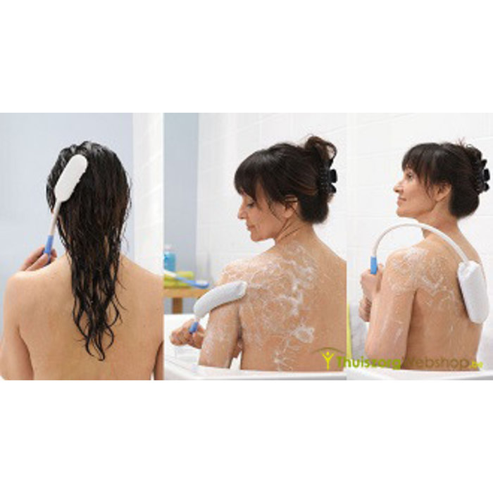 Ergonomic bath sponge with extended handle