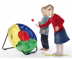 Throwing game with 4 colored parts