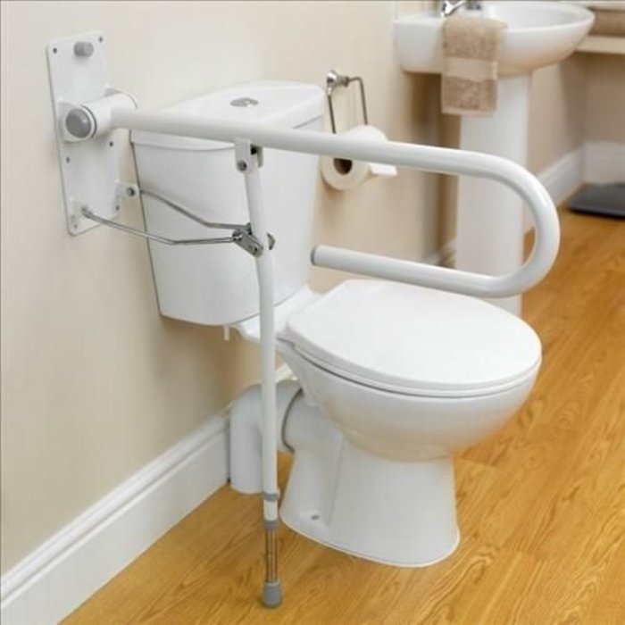 Foldable toilet handle with floor support