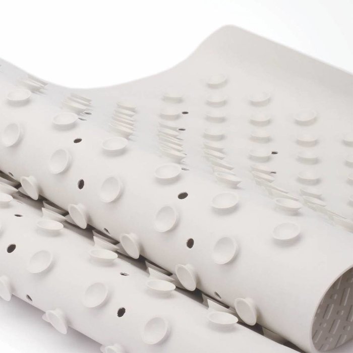 Non-slip shower/bath mat with suction cups