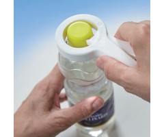 Bottle opener for plastic caps