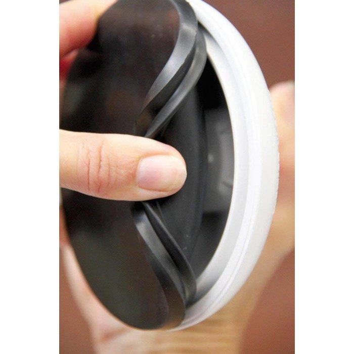 Extendable wall bracket on suction cup