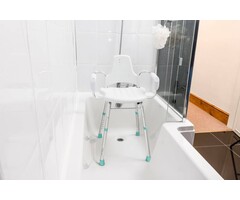 Douche- of werkstoel met arm- en rugleuning