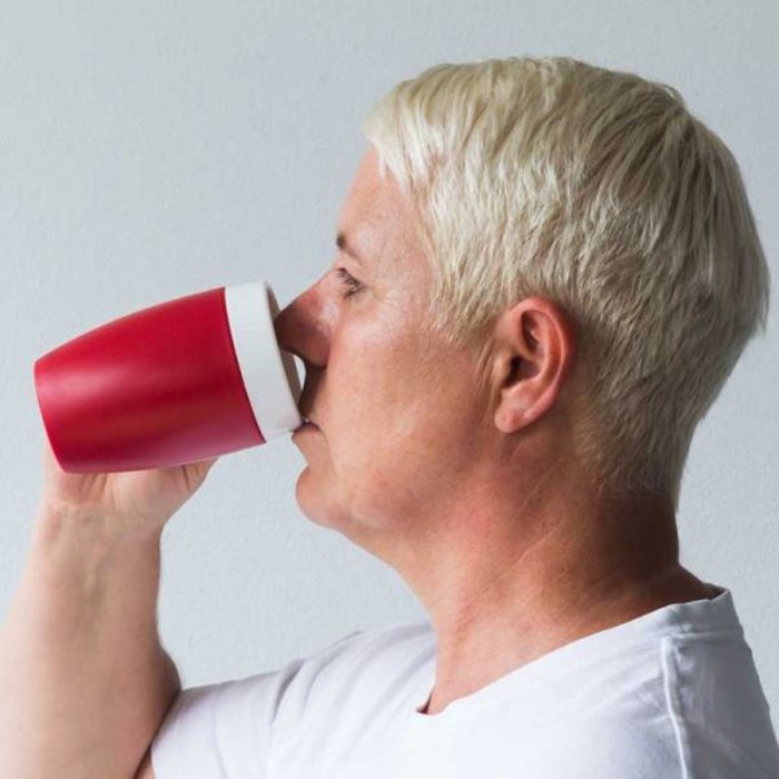 Insulating cup funnel shape with 1 handle