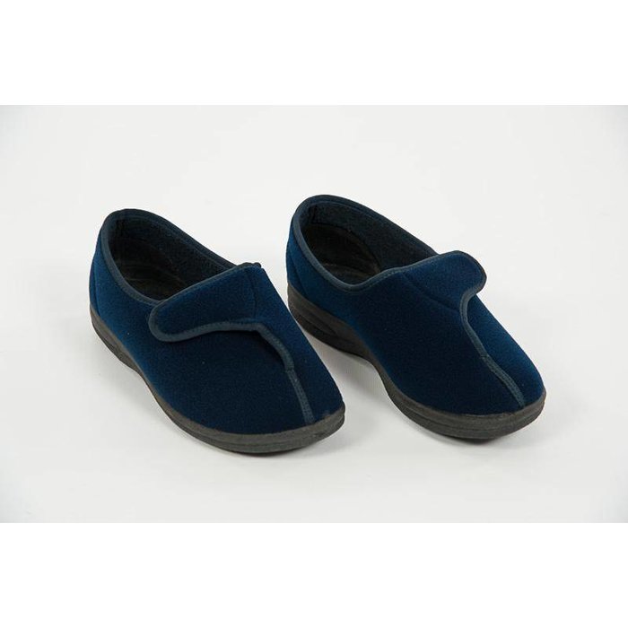Low slipper with velcro closure