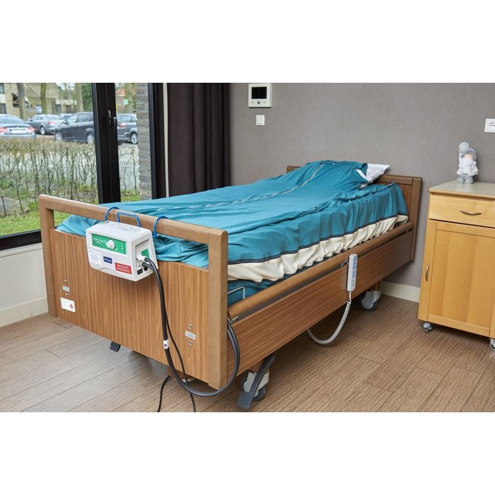Green nursing blanket completely around the mattress for restless sleepers