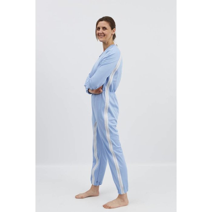 Light blue pajamas with zip fastening via the shoulder to the side seam and between the legs, elastic waist