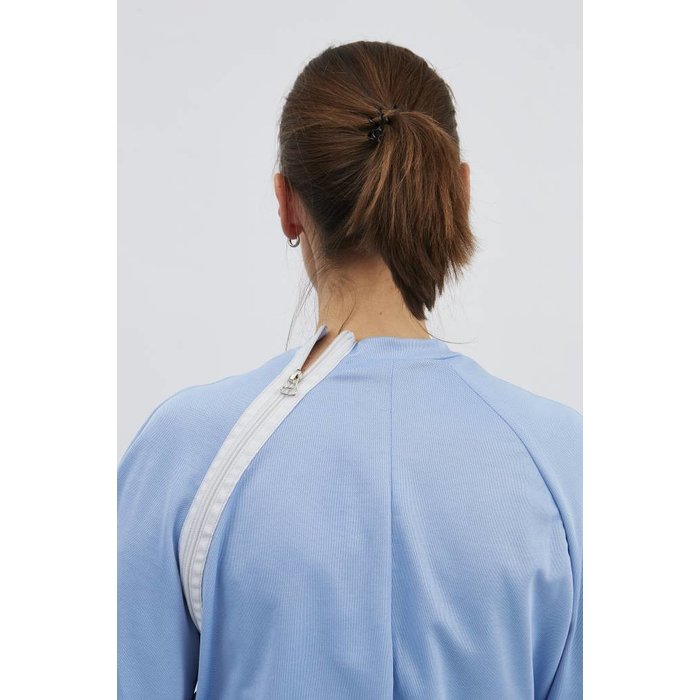 Light blue pajamas with zip fastening via the shoulder to the side seam and between the legs, elastic waist