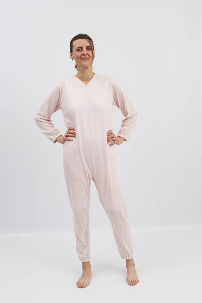 Roze pyjama met ritssluiting op de rug