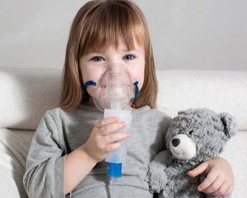 Hoe behandel ik astma thuis?