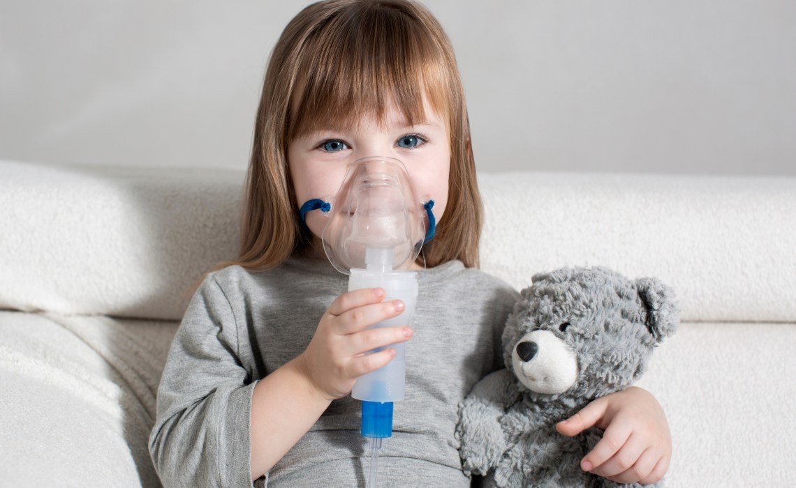 Hoe behandel ik astma thuis?