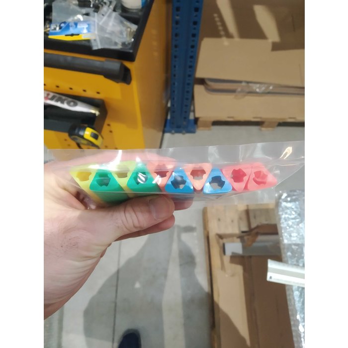 Triangular pin thickening