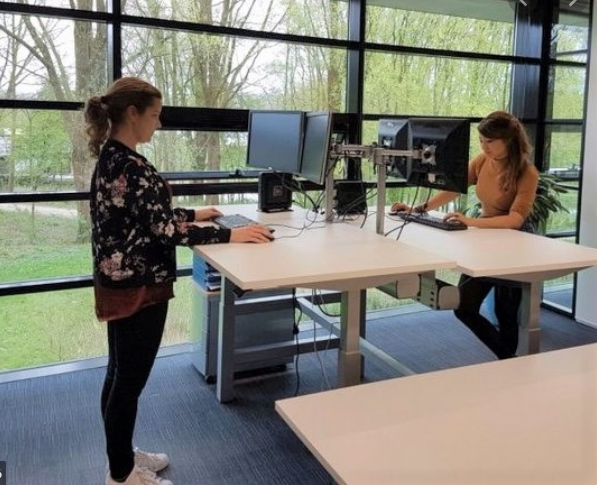 10 zaken waarop je best let tijdens de aanschaf van een hoog-laag bureau