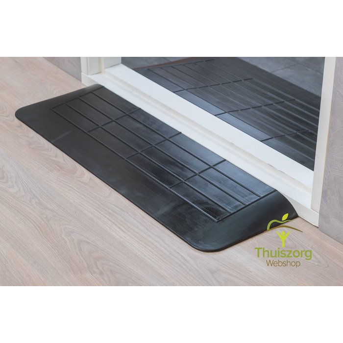 Threshold aid with sloping sides