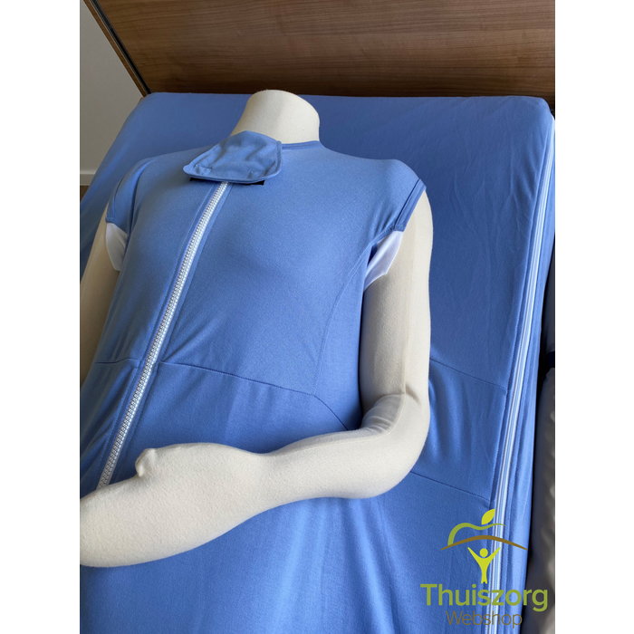 Integrated nursing blanket without sleeves - with or without center zipper