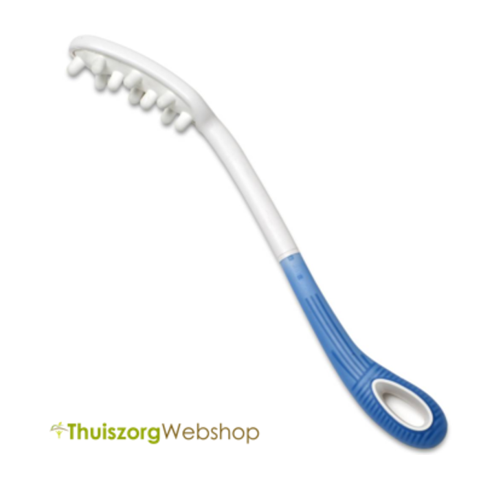 Ergonomic bath sponge with extended handle